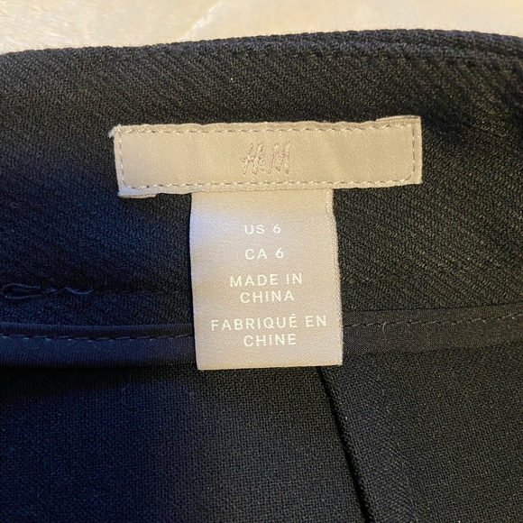 Black ,size 6 H&M skirt - Picture 2 of 2